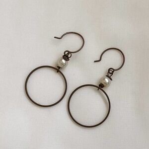 VTG Slim Bass Pearl Circle Dangle Earrings